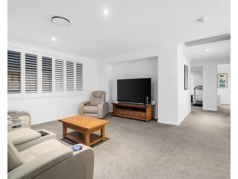 9202 Peter Senior Drive, Hope Island QLD 4212