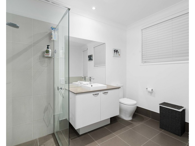 9202 Peter Senior Drive, Hope Island QLD 4212