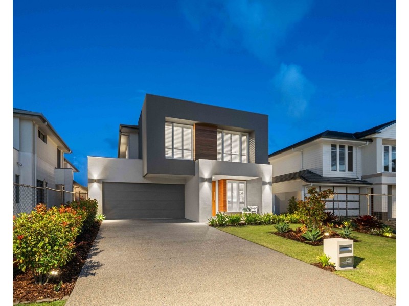 9202 Peter Senior Drive, Hope Island QLD 4212