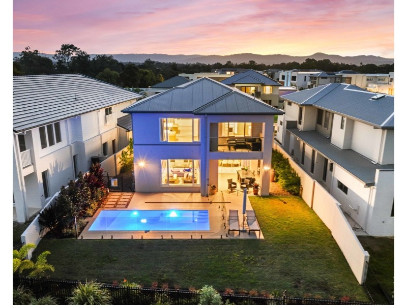 9202 Peter Senior Drive, Hope Island QLD 4212