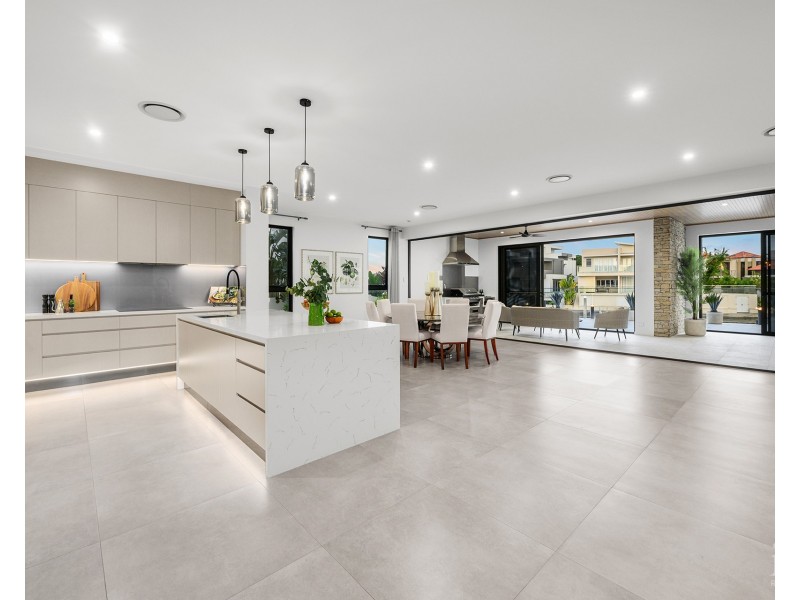 44 Knightsbridge Parade West, Sovereign Islands QLD 4216