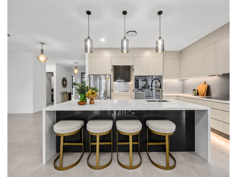 44 Knightsbridge Parade West, Sovereign Islands QLD 4216