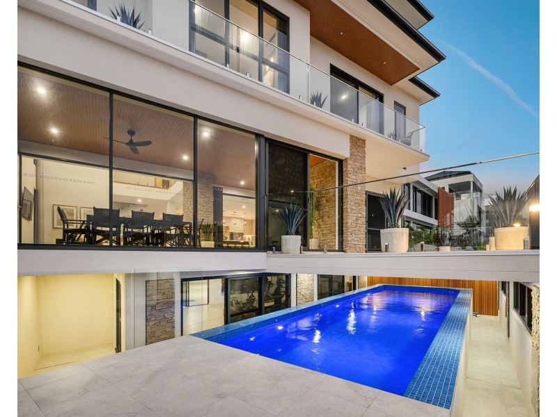 44 Knightsbridge Parade West, Sovereign Islands QLD 4216