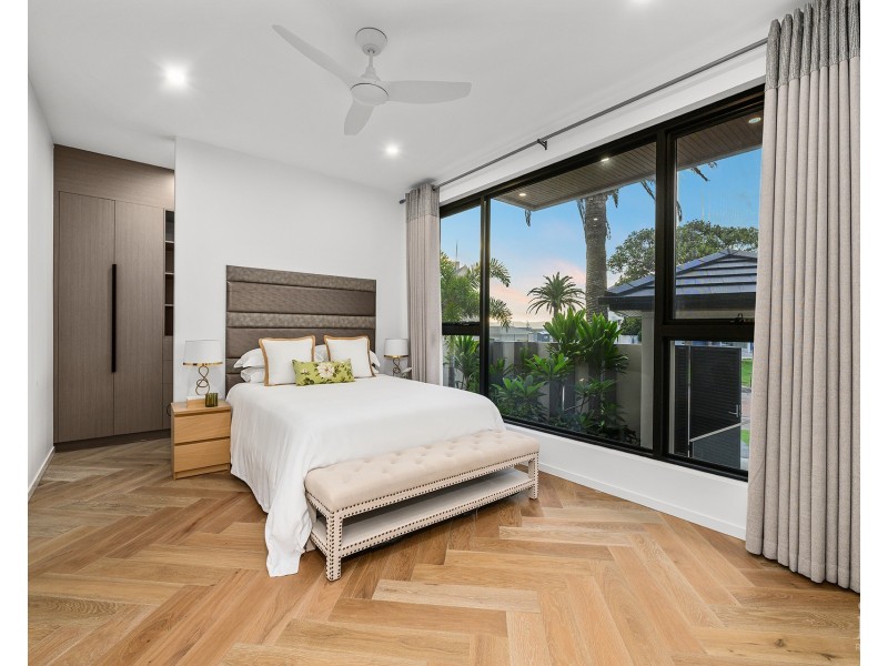 44 Knightsbridge Parade West, Sovereign Islands QLD 4216