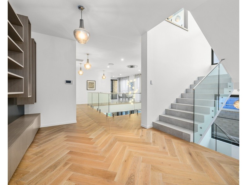 44 Knightsbridge Parade West, Sovereign Islands QLD 4216