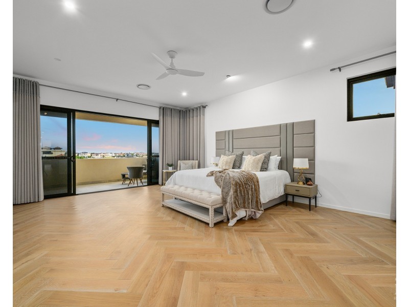 44 Knightsbridge Parade West, Sovereign Islands QLD 4216