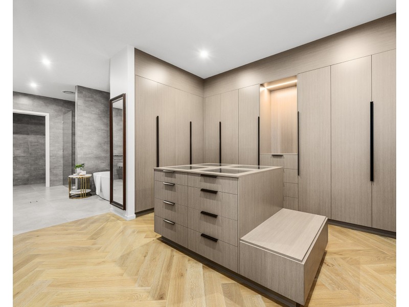 44 Knightsbridge Parade West, Sovereign Islands QLD 4216