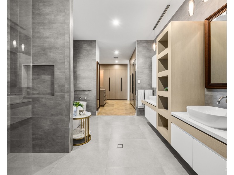 44 Knightsbridge Parade West, Sovereign Islands QLD 4216