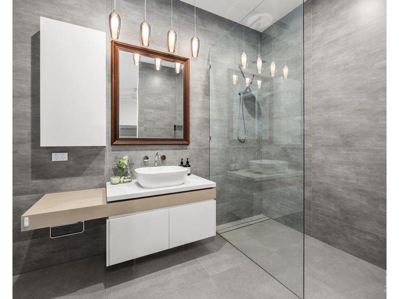 44 Knightsbridge Parade West, Sovereign Islands QLD 4216