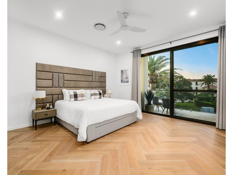 44 Knightsbridge Parade West, Sovereign Islands QLD 4216