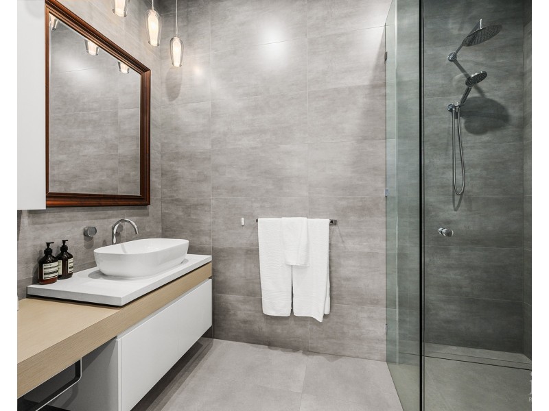 44 Knightsbridge Parade West, Sovereign Islands QLD 4216