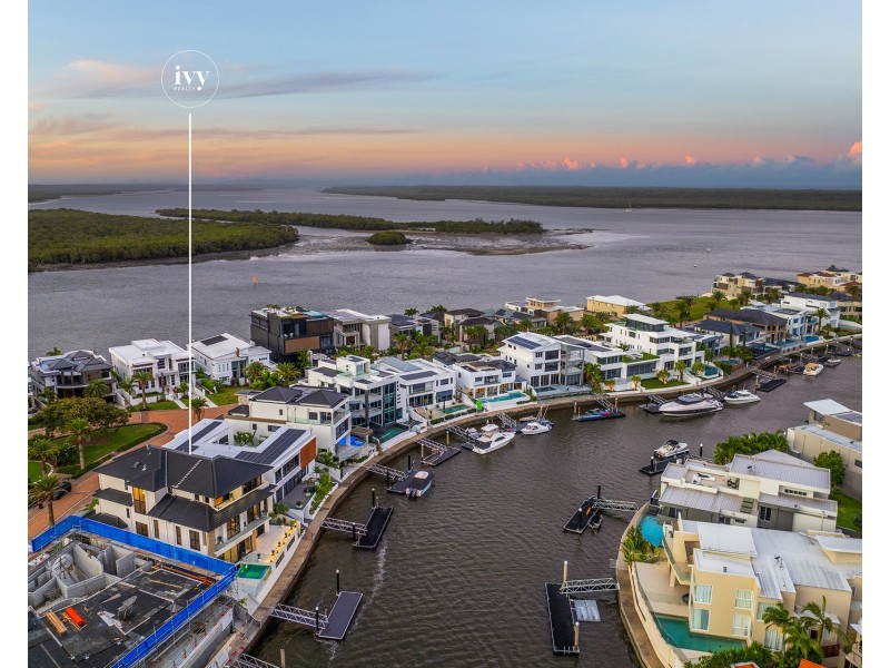 44 Knightsbridge Parade West, Sovereign Islands QLD 4216