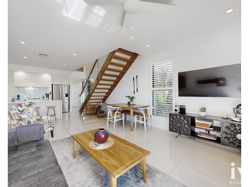 2 Promenade Circuit, Hope Island QLD 4212