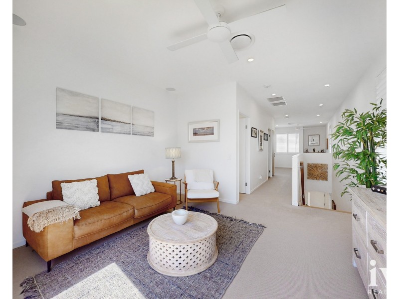 2 Promenade Circuit, Hope Island QLD 4212