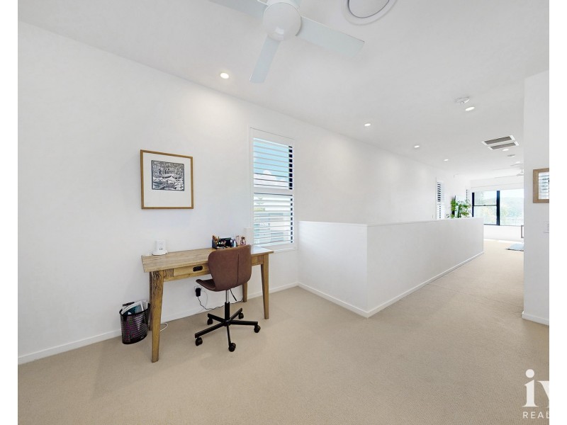 2 Promenade Circuit, Hope Island QLD 4212