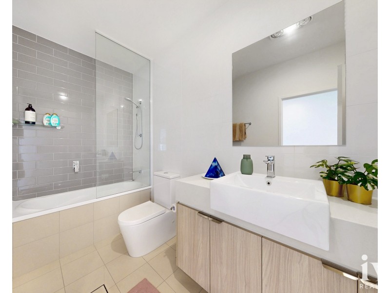 2 Promenade Circuit, Hope Island QLD 4212