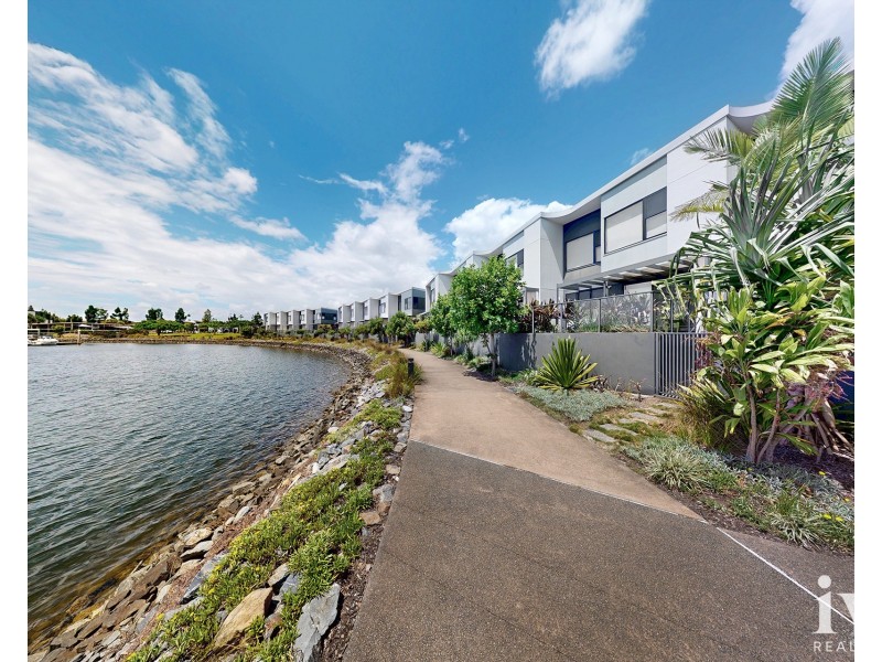 2 Promenade Circuit, Hope Island QLD 4212
