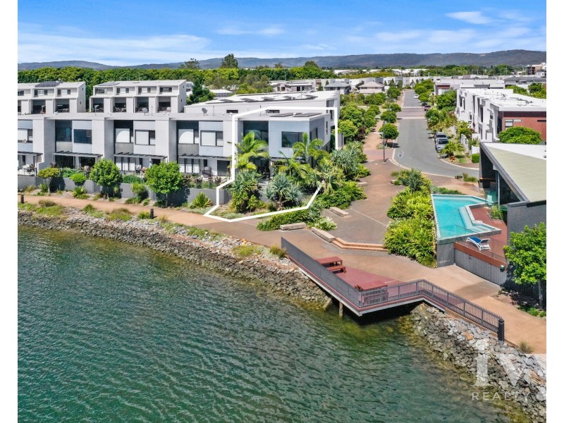 2 Promenade Circuit, Hope Island QLD 4212