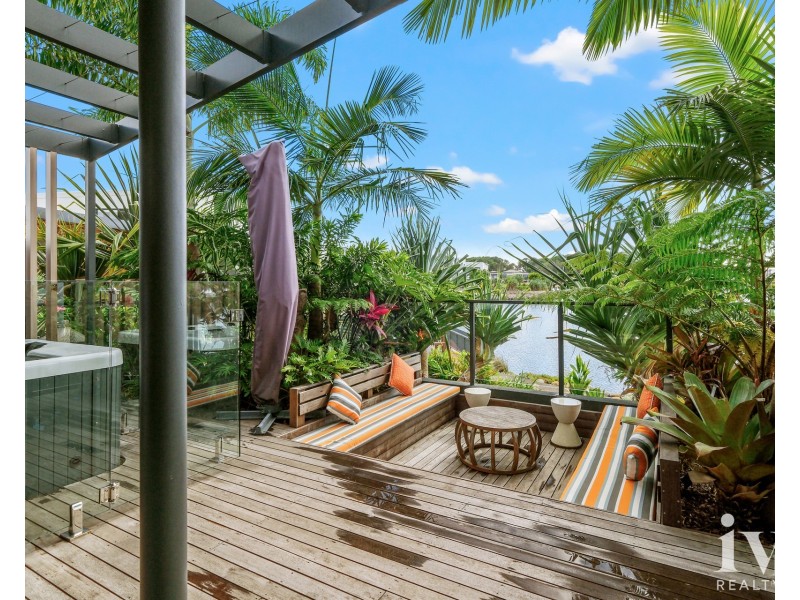 2 Promenade Circuit, Hope Island QLD 4212