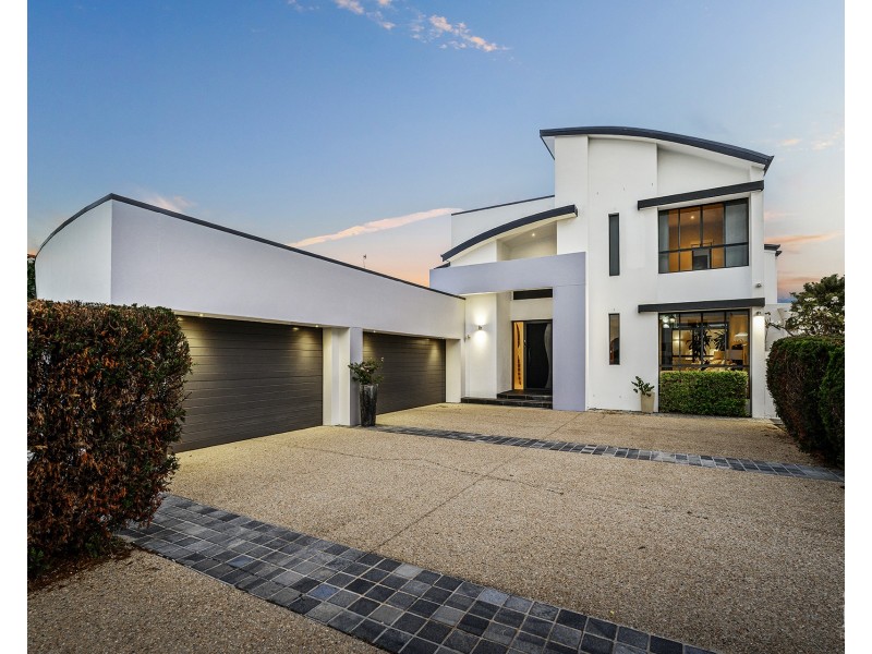 35 The Sovereign Mile, Sovereign Islands QLD 4216