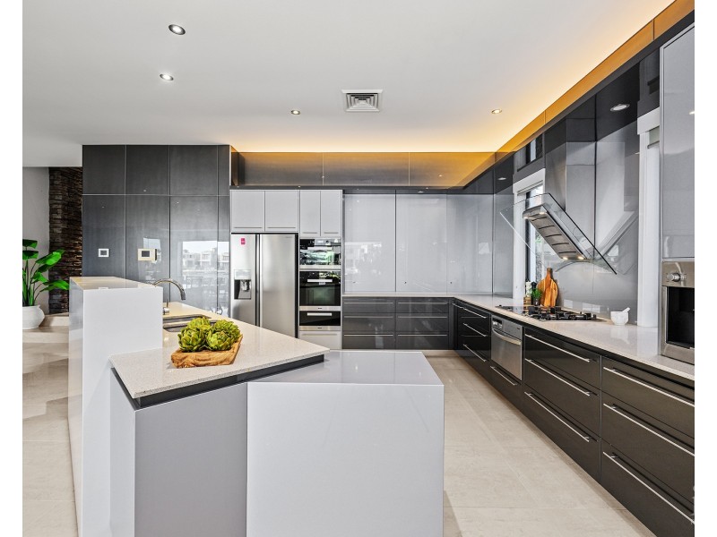 35 The Sovereign Mile, Sovereign Islands QLD 4216