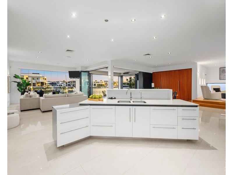 35 The Sovereign Mile, Sovereign Islands QLD 4216