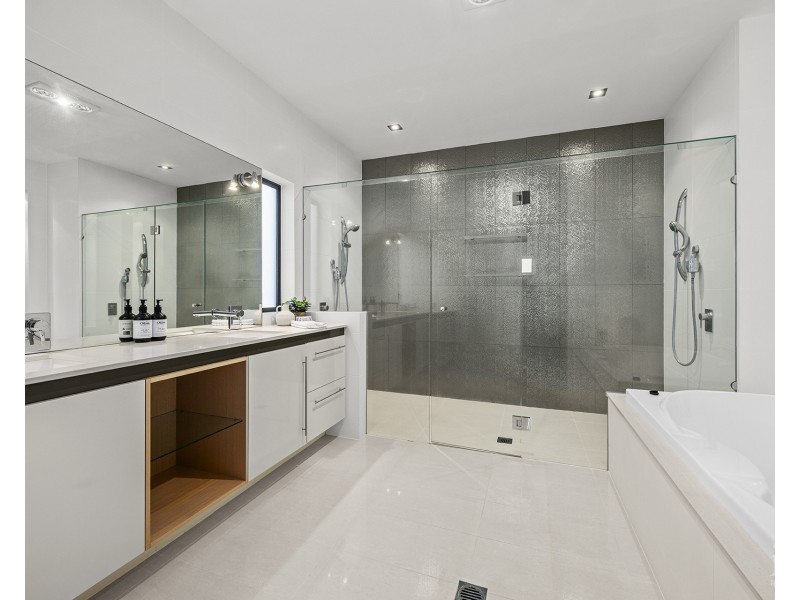 35 The Sovereign Mile, Sovereign Islands QLD 4216