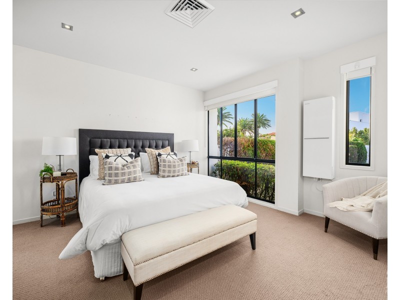 35 The Sovereign Mile, Sovereign Islands QLD 4216