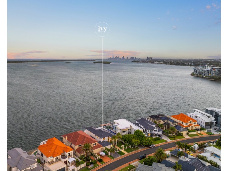 33 King Arthurs Court, Sovereign Islands QLD 4216