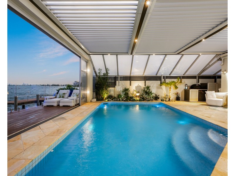 33 King Arthurs Court, Sovereign Islands QLD 4216