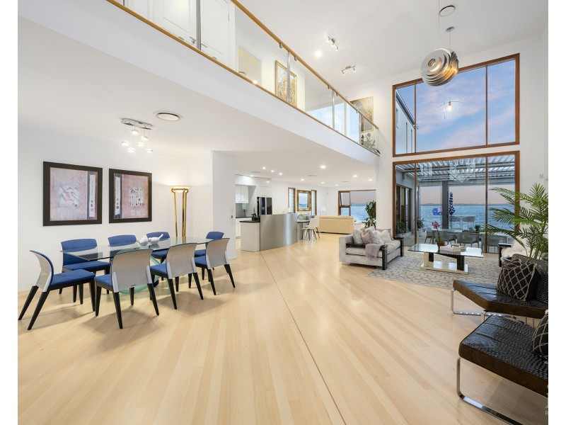 33 King Arthurs Court, Sovereign Islands QLD 4216