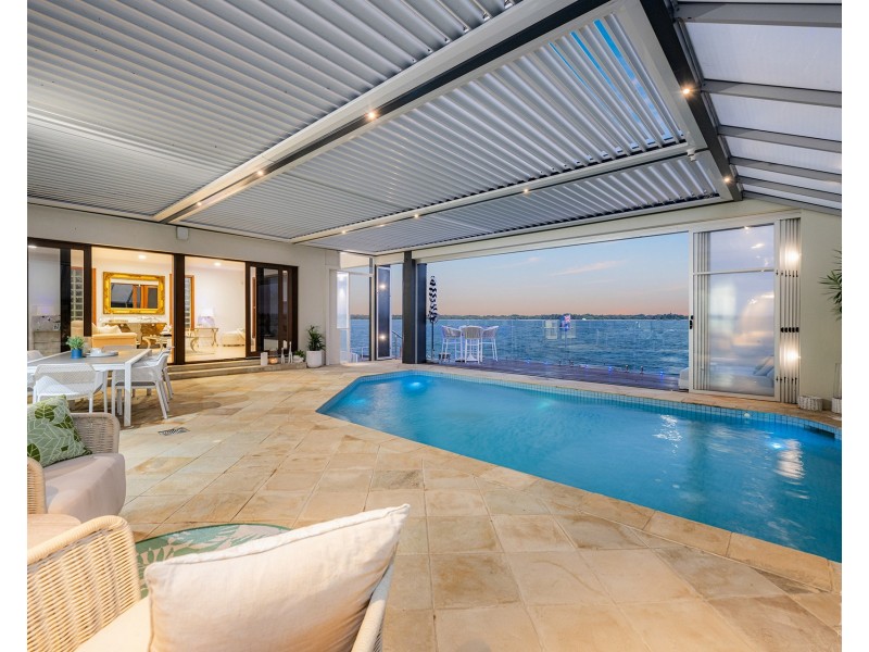 33 King Arthurs Court, Sovereign Islands QLD 4216