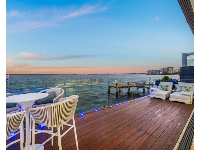 33 King Arthurs Court, Sovereign Islands QLD 4216