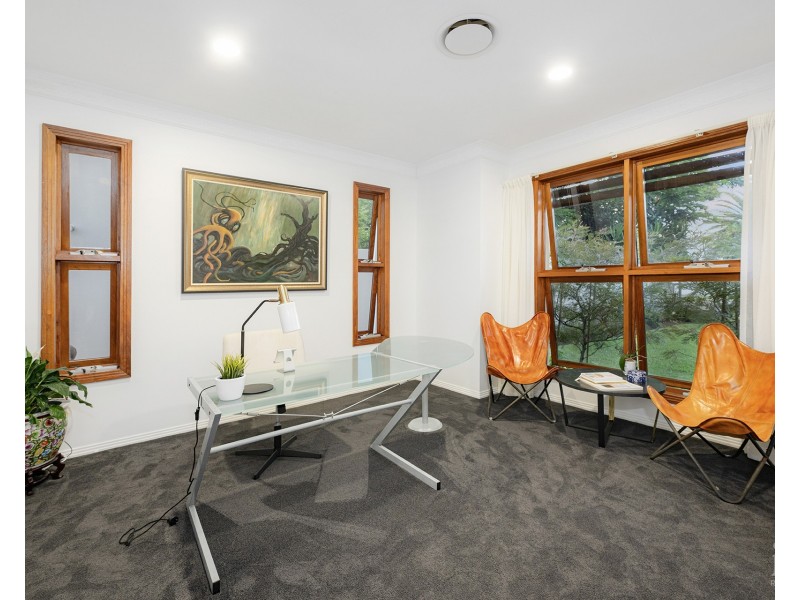 33 King Arthurs Court, Sovereign Islands QLD 4216