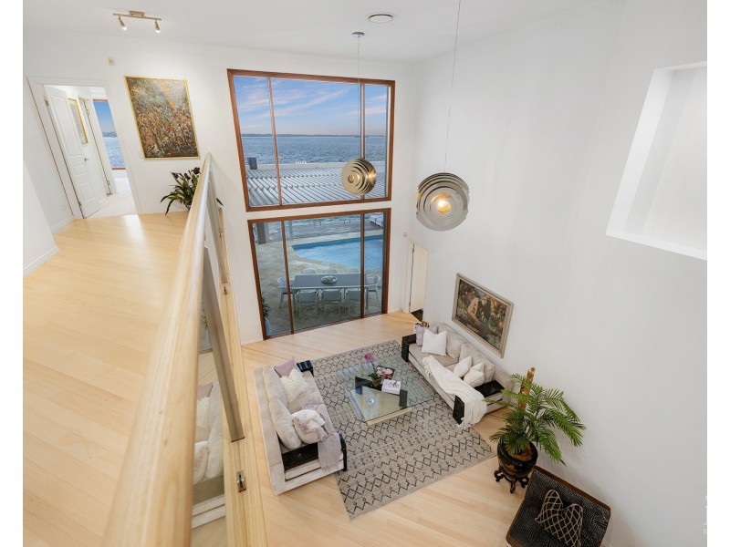 33 King Arthurs Court, Sovereign Islands QLD 4216