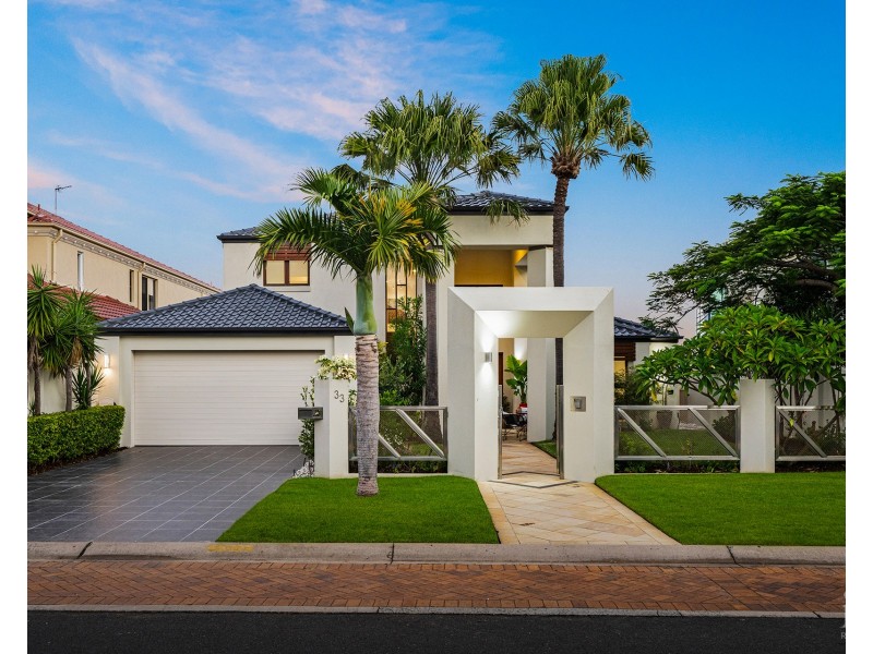 33 King Arthurs Court, Sovereign Islands QLD 4216