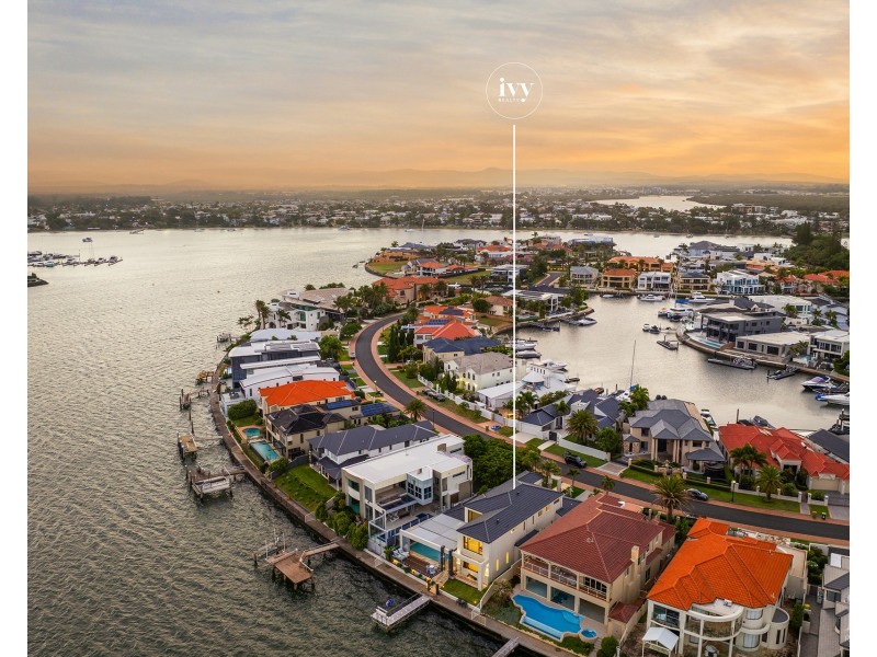 33 King Arthurs Court, Sovereign Islands QLD 4216