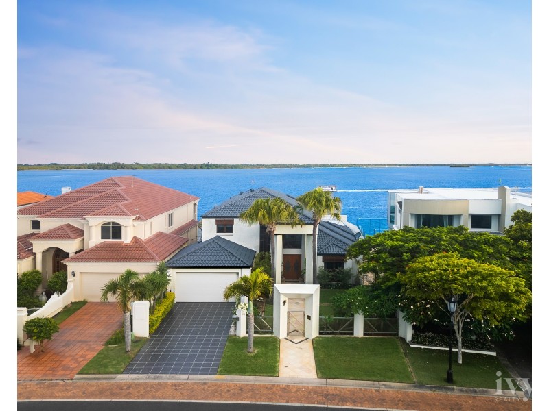 33 King Arthurs Court, Sovereign Islands QLD 4216