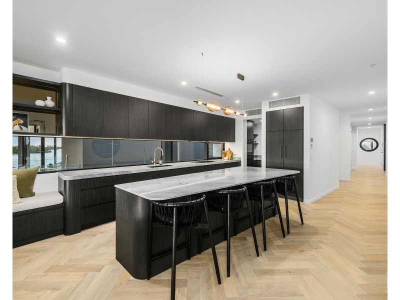 2/4  Paradise Parade, Paradise Point QLD 4216