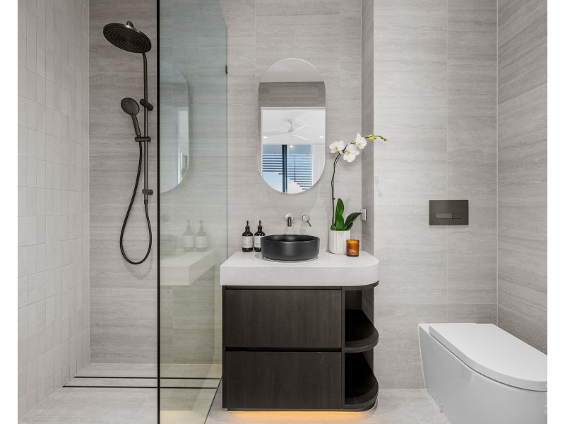 2/4  Paradise Parade, Paradise Point QLD 4216