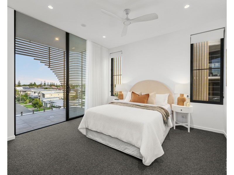 2/4  Paradise Parade, Paradise Point QLD 4216