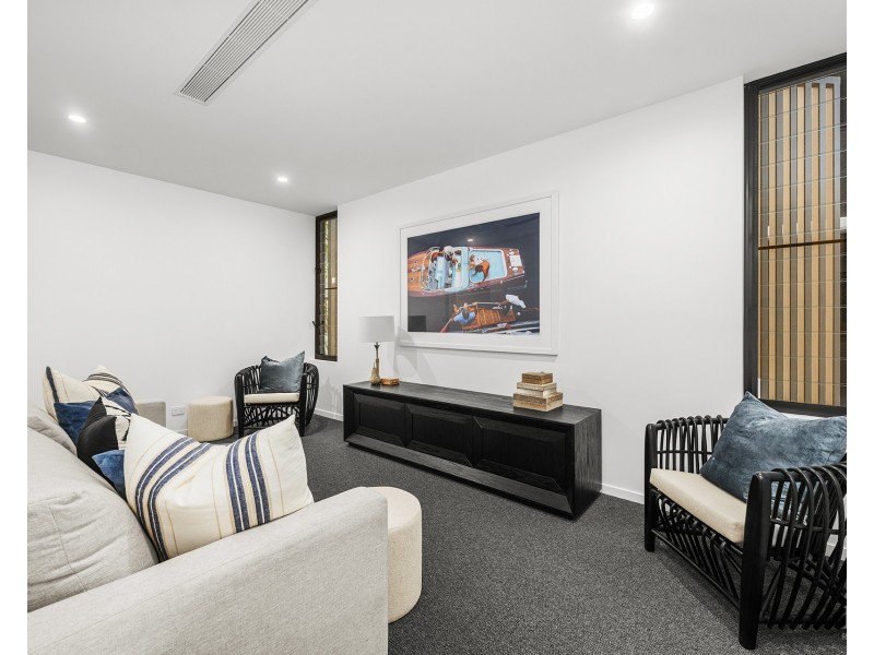 2/4  Paradise Parade, Paradise Point QLD 4216