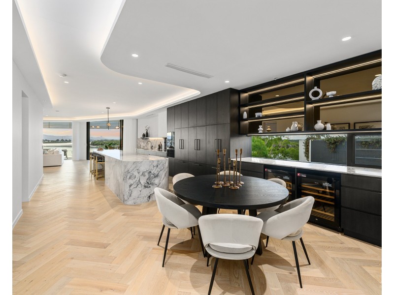 4/4 Paradise Parade, Paradise Point QLD 4216