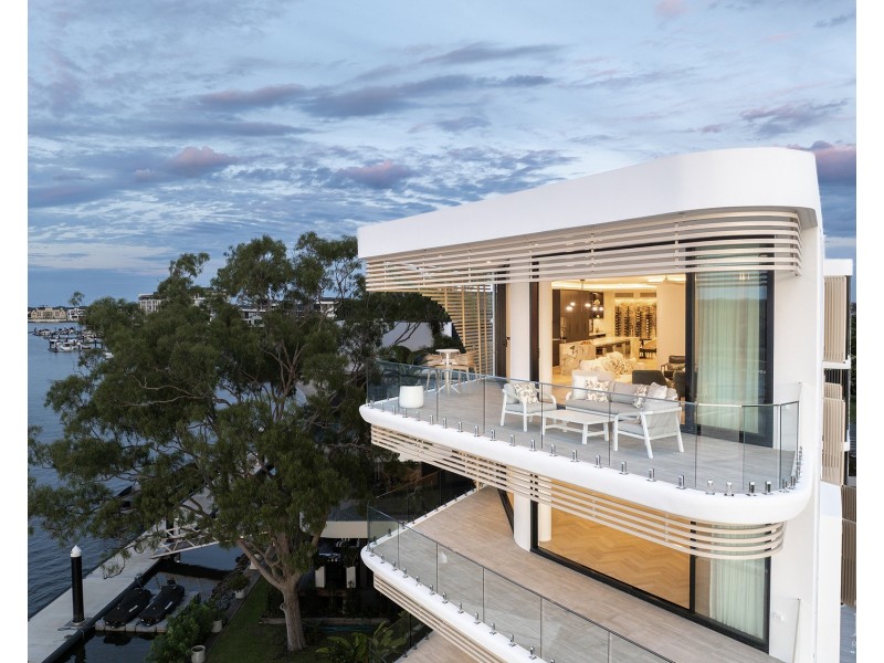 4/4 Paradise Parade, Paradise Point QLD 4216