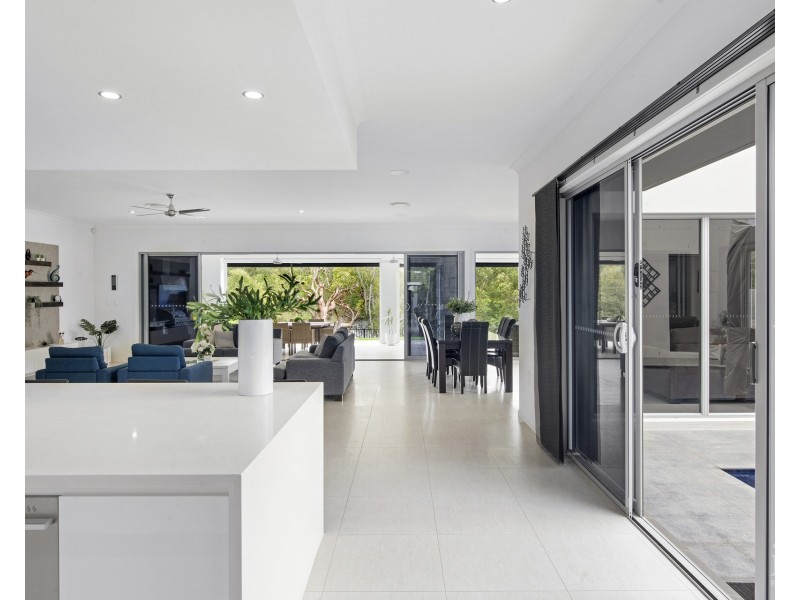 59  The  Peninsula, Helensvale QLD 4212