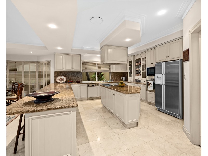 6 Brittanic Crescent, Sovereign Islands QLD 4216