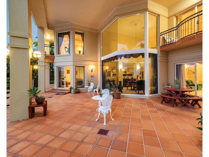 6 Brittanic Crescent, Sovereign Islands QLD 4216