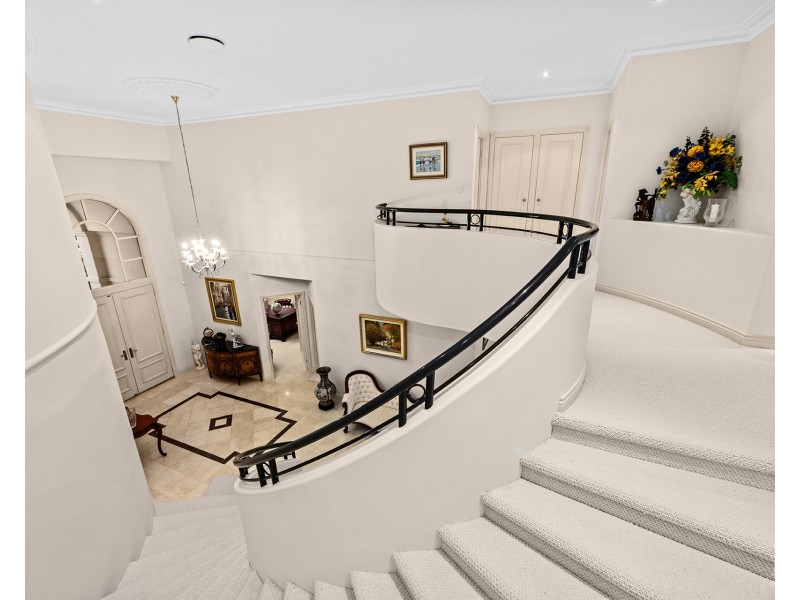 6 Brittanic Crescent, Sovereign Islands QLD 4216