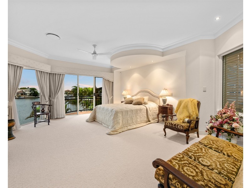 6 Brittanic Crescent, Sovereign Islands QLD 4216