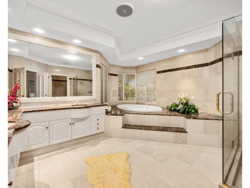 6 Brittanic Crescent, Sovereign Islands QLD 4216